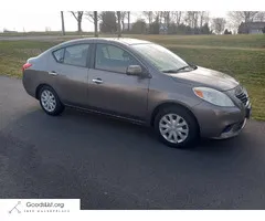 2012 Nissan versa SV 200k